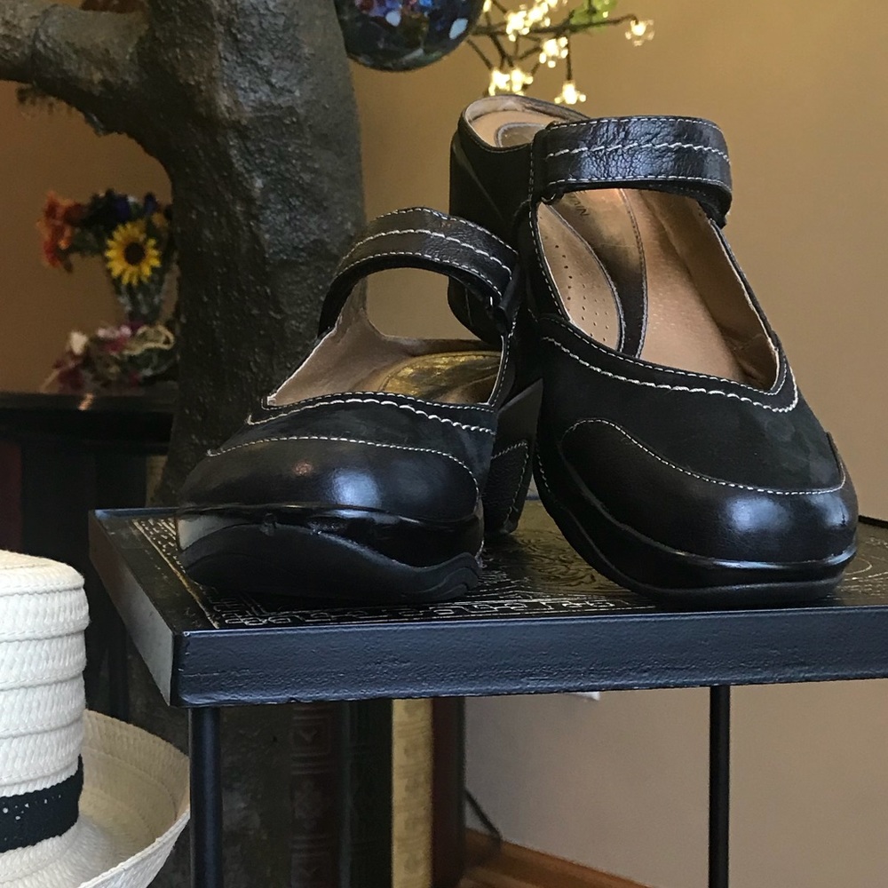 ✨White Mountain Clogs Blk Size 9 ✨